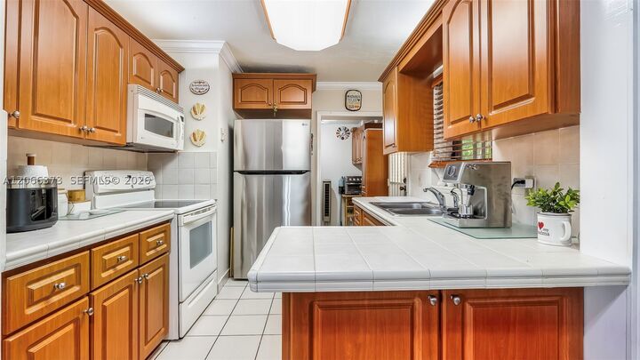 Property Photo: 154 W 59th St FL 33012