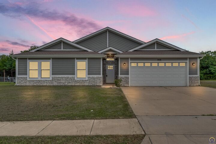 Property Photo:  3306 SE Long St  KS 66605 