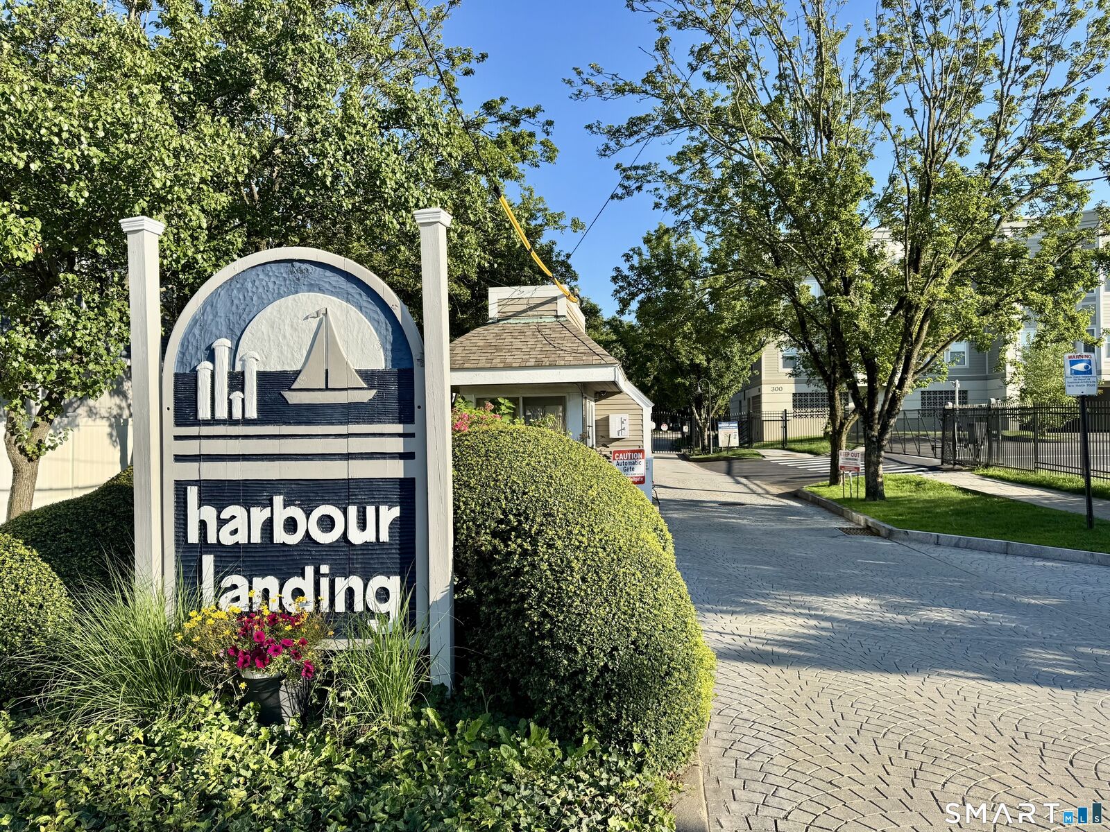 Property Photo: 18 Harbour Close CT 06519