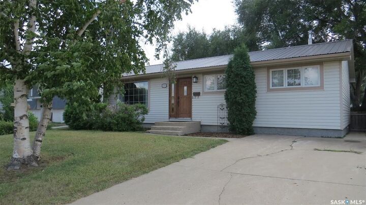 Property Photo: 1409 Duffield Street W SK S6H 5K5