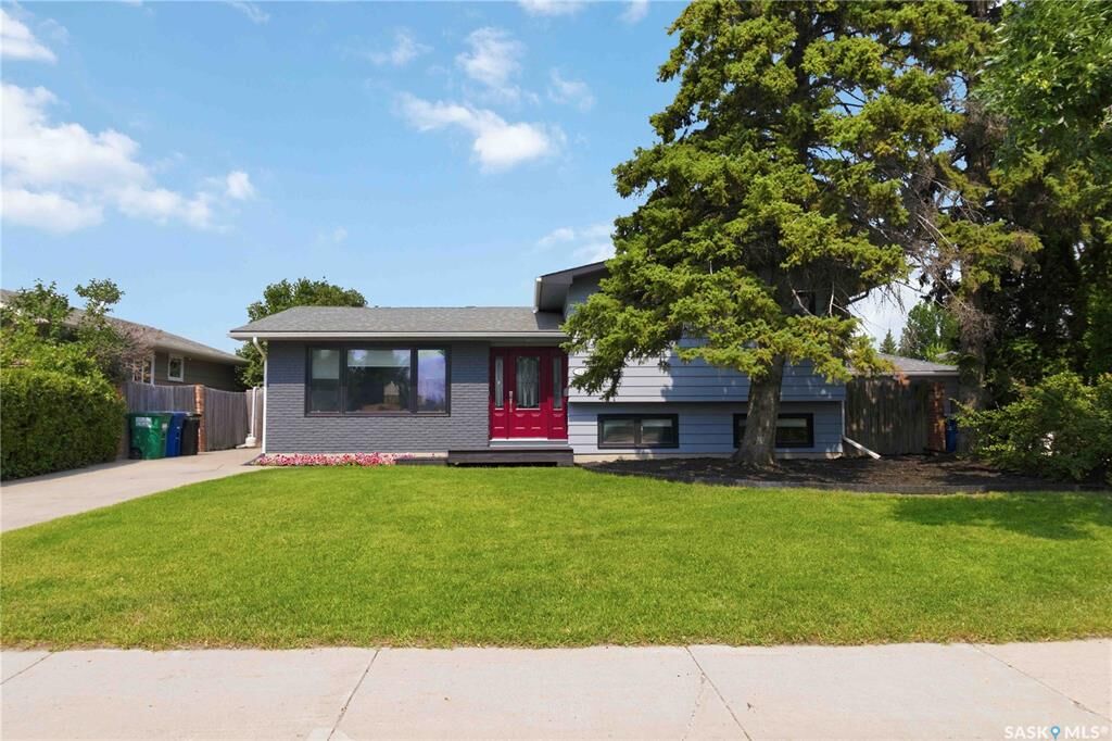 Property Photo:  122 Assiniboine Drive  SK S7K 1H7 