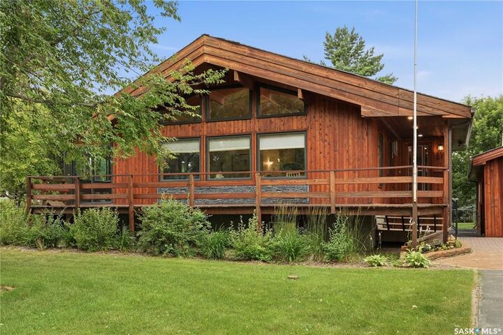 Property Photo:  21 Meadow Road  SK S4L 5B1 