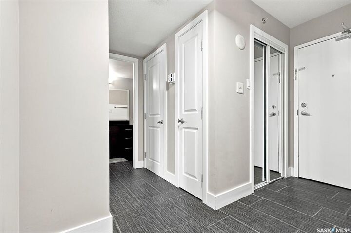 Property Photo:  320 5th Avenue N 205  SK S7K 2P5 