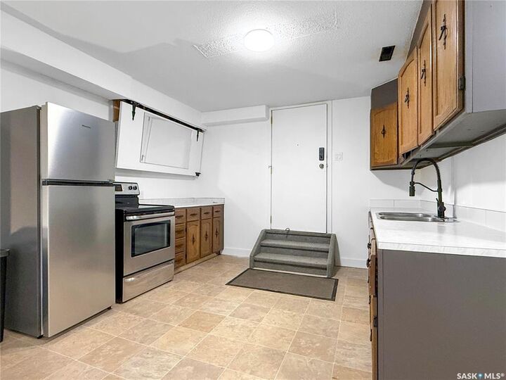 Property Photo: 161 5th Avenue NE SK S9H 2L1