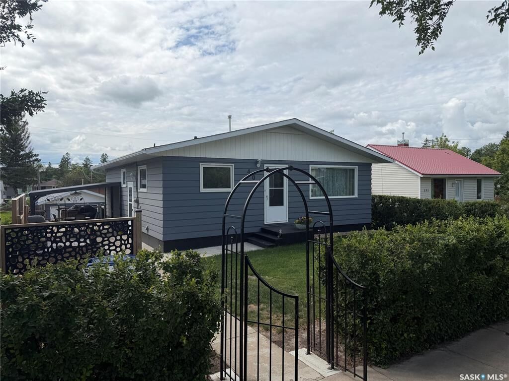 Property Photo: 407 5th Street E SK S0A 4T0
