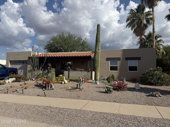 Property Photo:  132 E Santa Rebecca Drive  AZ 85614 