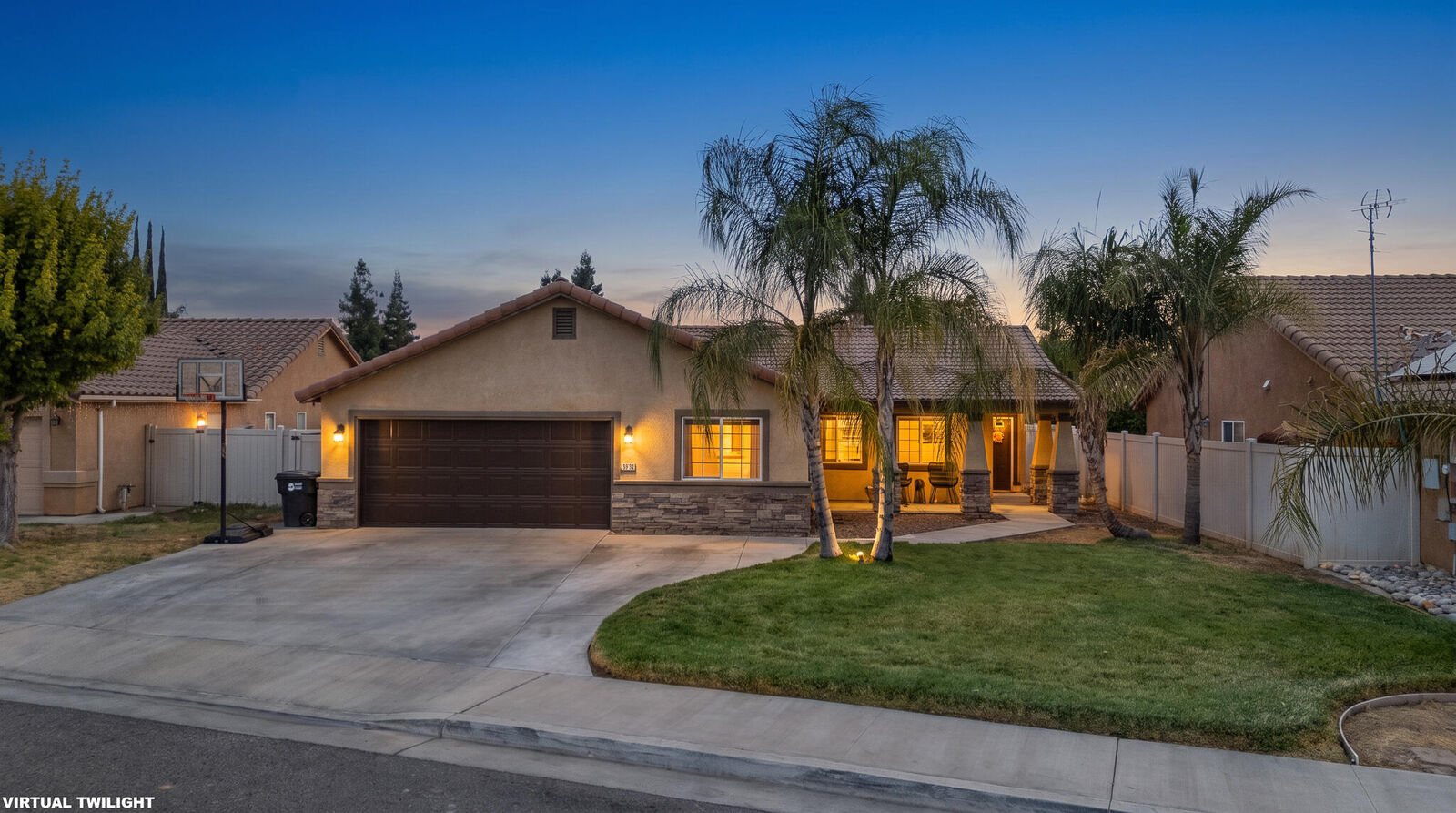 Property Photo:  283 S Parkwest Street  CA 93257 