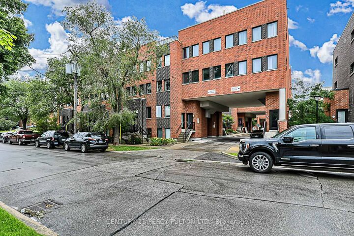 Property Photo: 68 Winston Park Boulevard 7 ON M3K 1C3