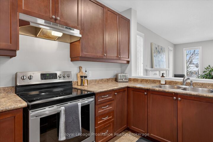 Property Photo:  50 Lockside Drive 18  ON K9J 8T1 