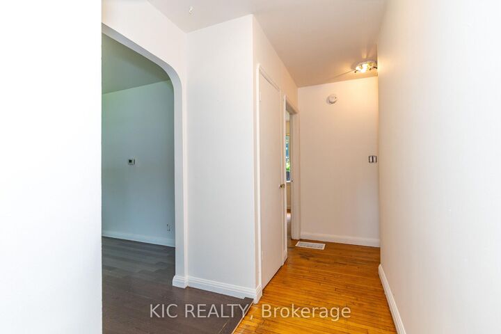 Property Photo: 333 Cadillac Avenue S ON L1H 5Z9
