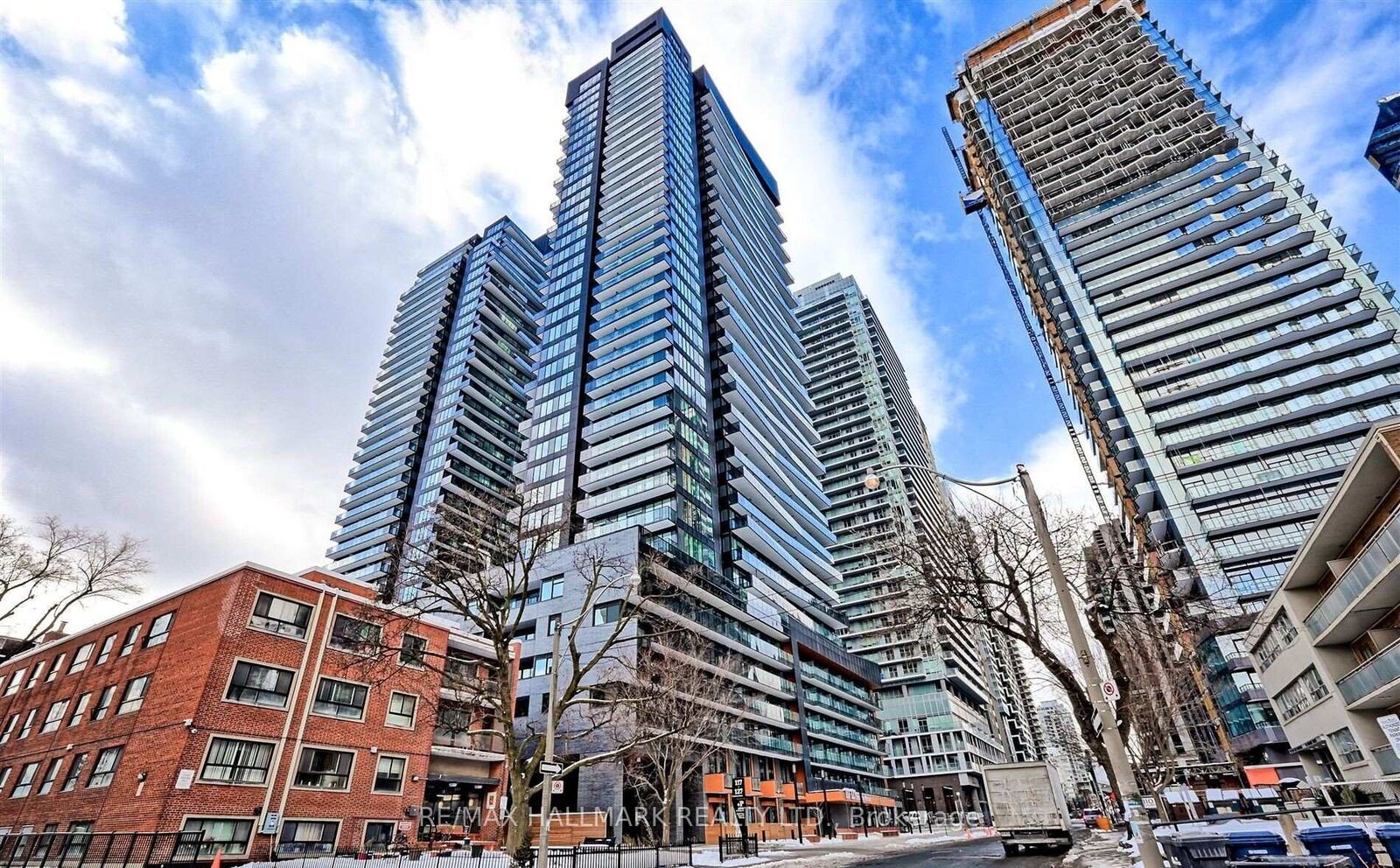 Property Photo:  127 Broadway Avenue 1810  ON M4P 1V4 