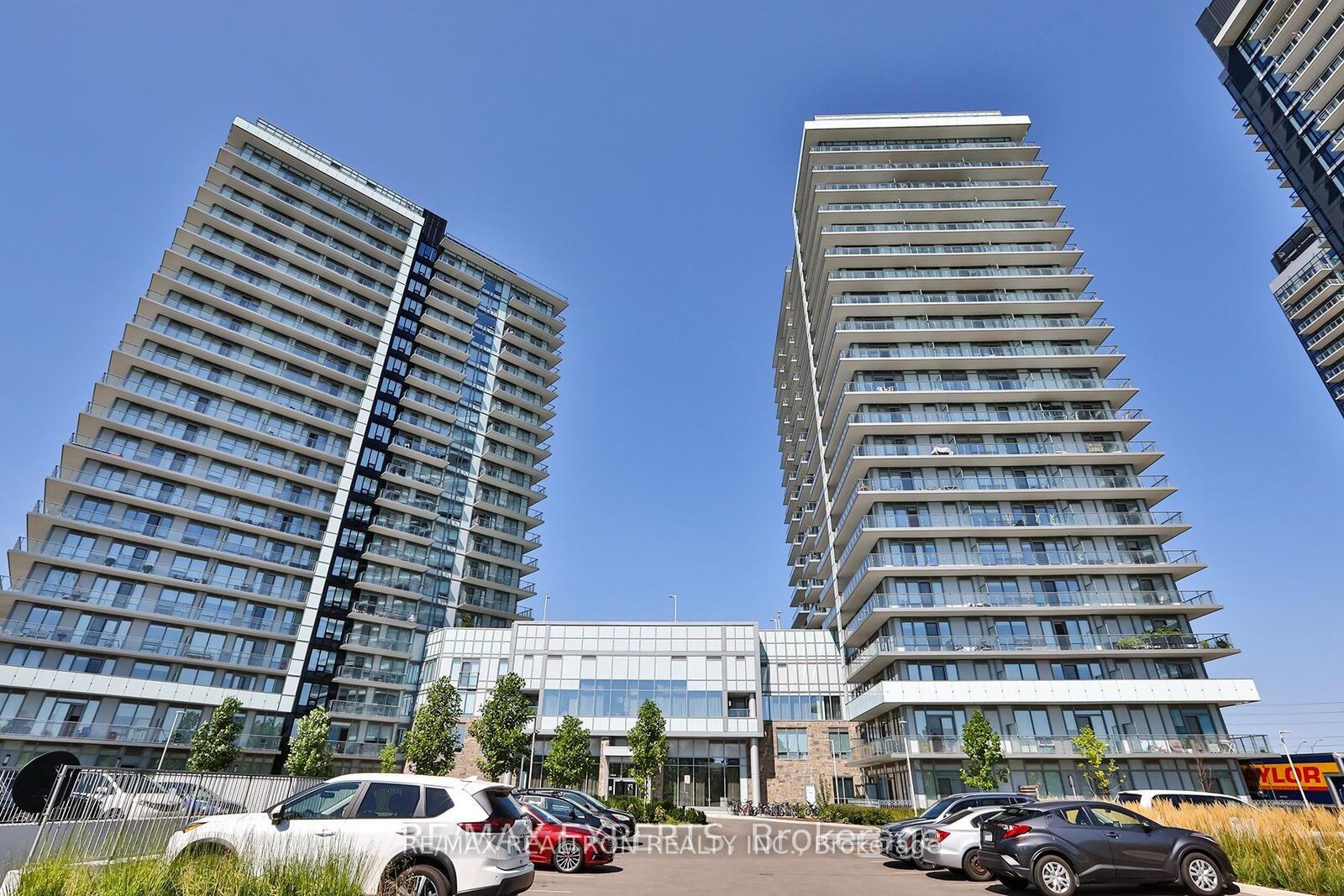 Property Photo:  4675 Metcalfe Avenue 509  ON L5M 0Z8 
