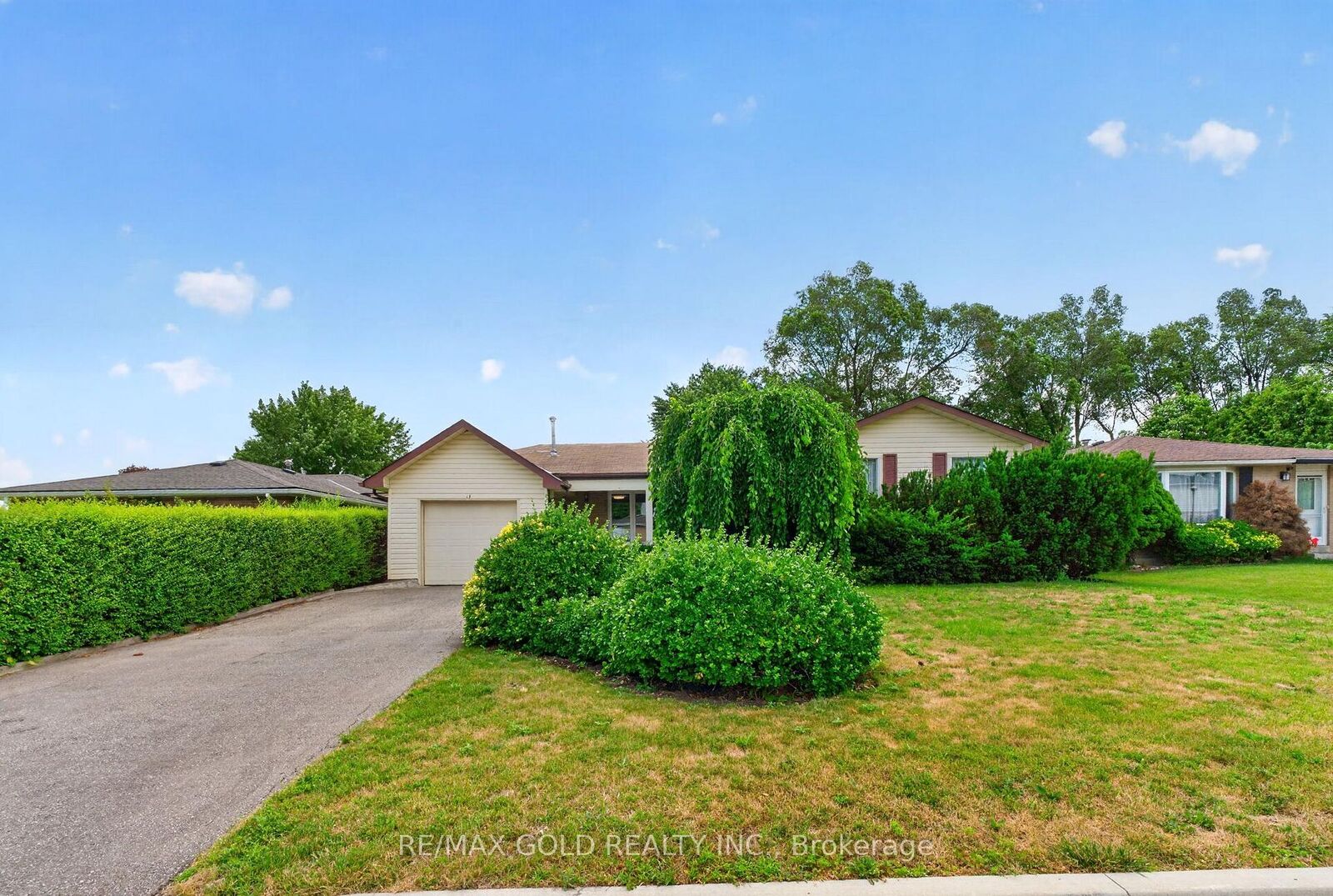Property Photo: 18 Esplanade Road ON L6T 2C7