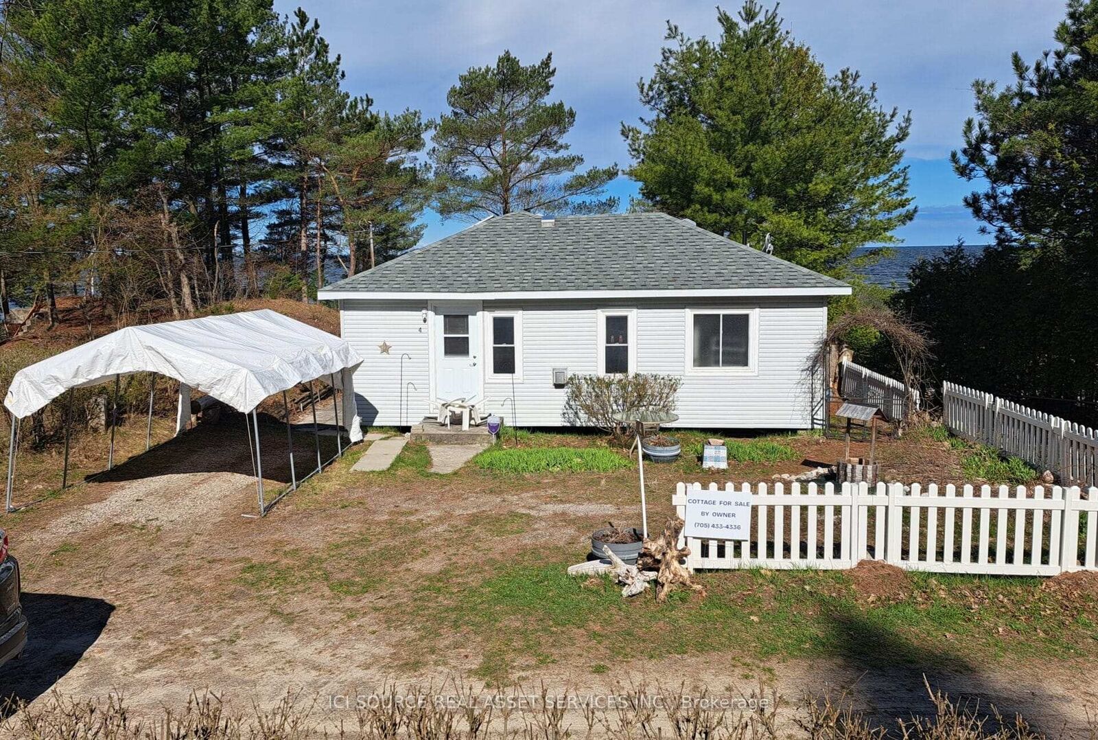 Property Photo:  4 Pinewood Drive  ON L0L 2T0 