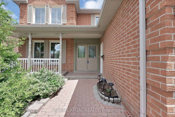 35 McCarty Crescent — photo 1