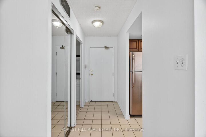 Property Photo: 285 Enfield Place 210 ON L5B 3Y6