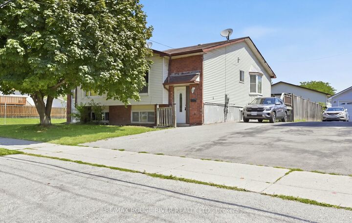 Property Photo:  923 Glen Street  ON L1J 3T9 
