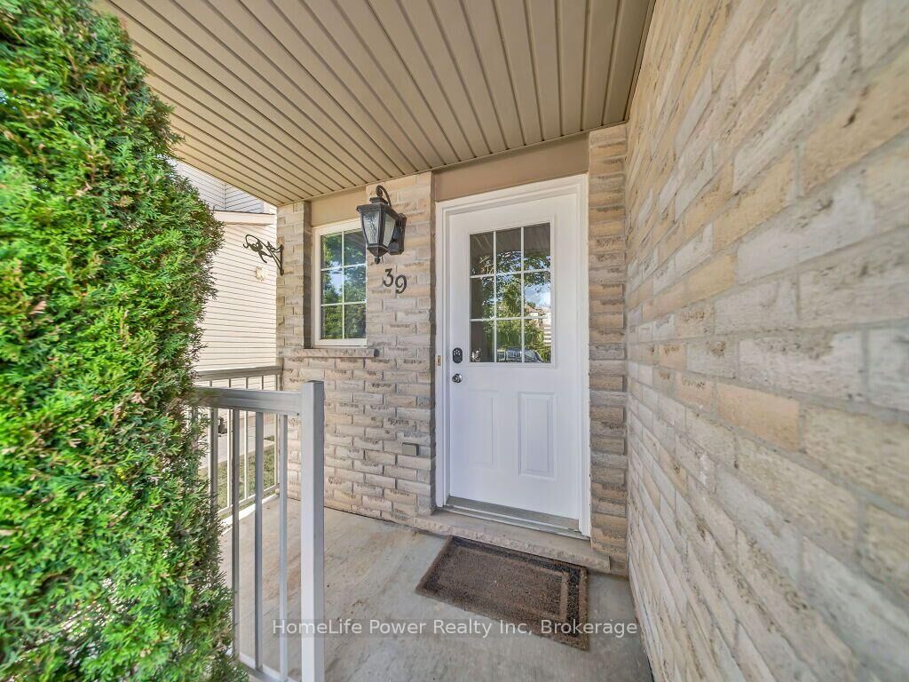 Property Photo: 39 Reistview Street ON N2E 4H3