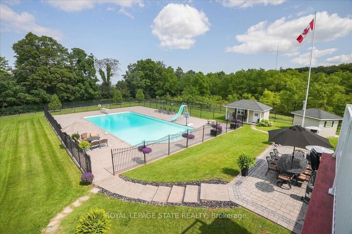 Property Photo:  10 Azalea Court  ON L8J 1K4 