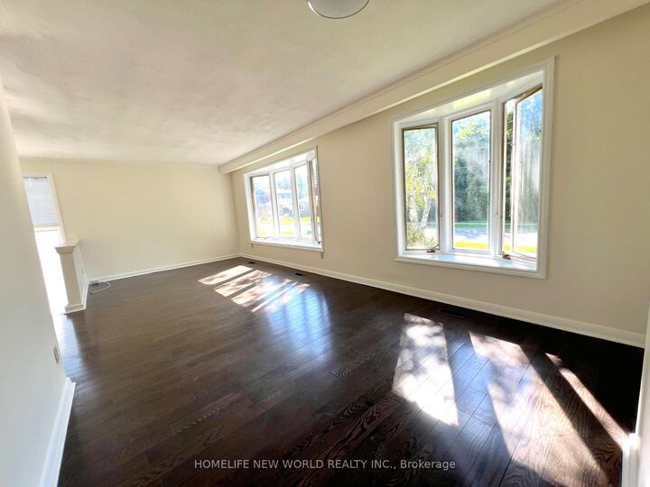 Property Photo: 53 Aurora Heights Drive ON L4G 2W6