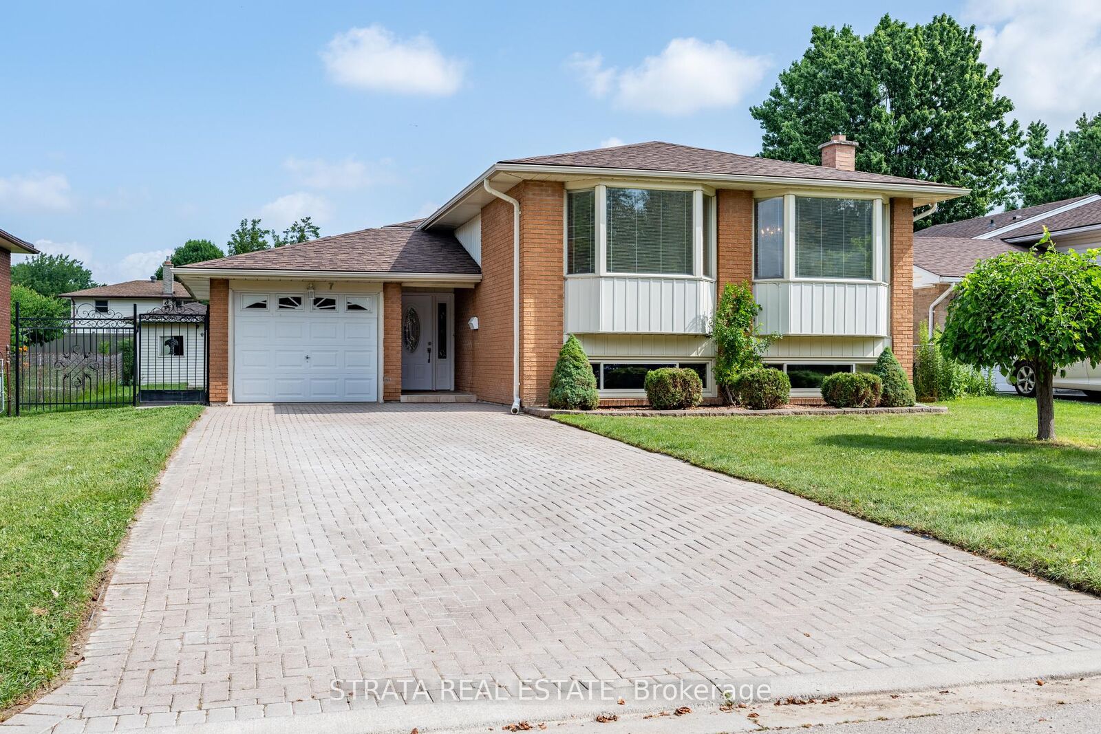 Property Photo: 7 Harrow Court ON N6C 5A6