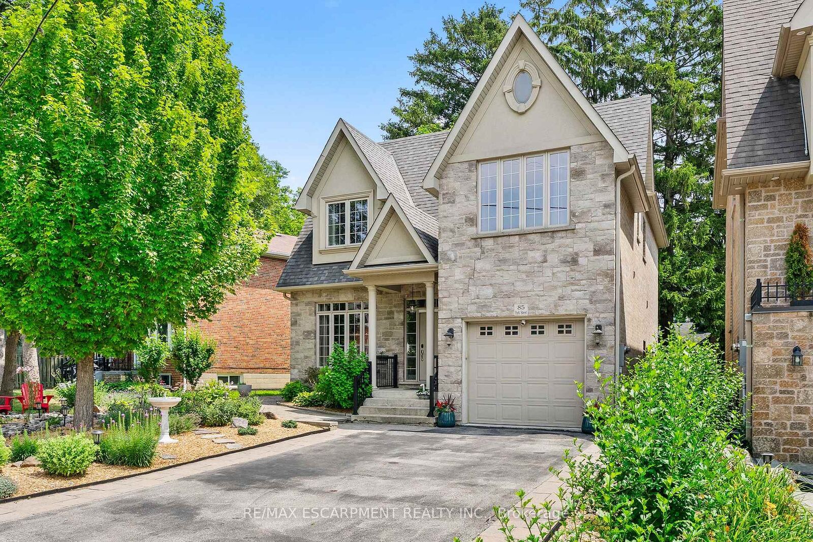 Property Photo: 85 Park Street W ON L5H 1L2