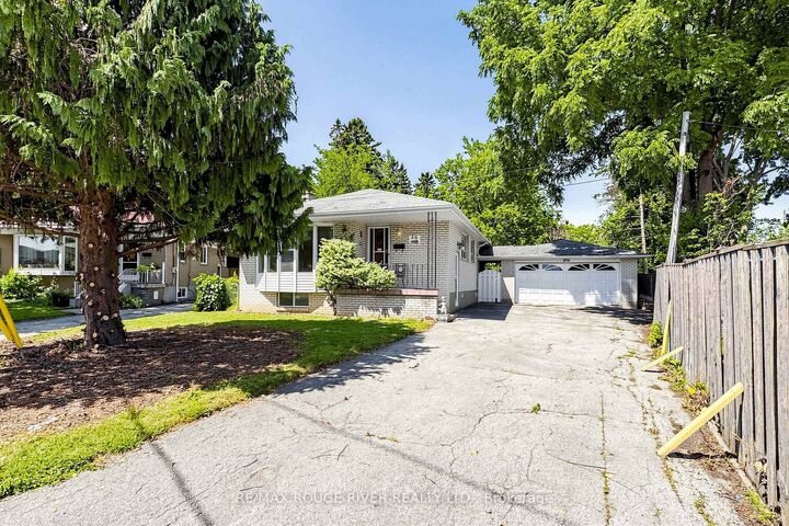 Property Photo: 38 Lombardy Crescent ON M1K 4N8