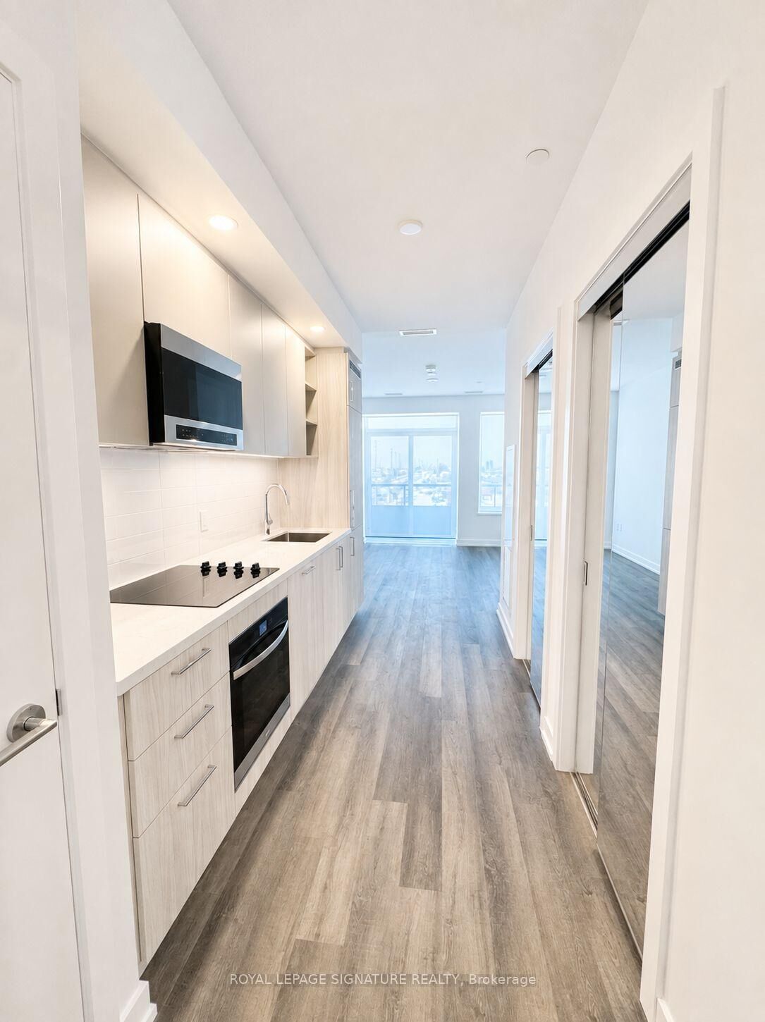 Property Photo: 5 Meadowdale Road 407 ON L4K 0C7