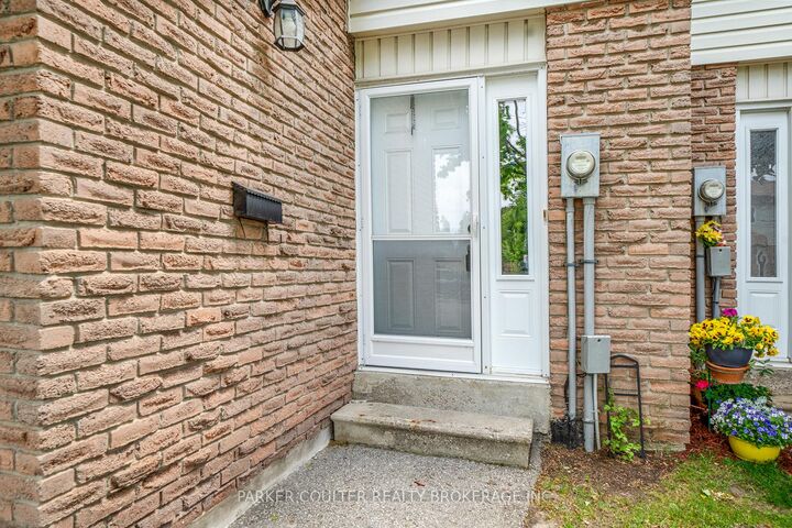 Property Photo: 261 Rose Street 4 ON L4M 2V3