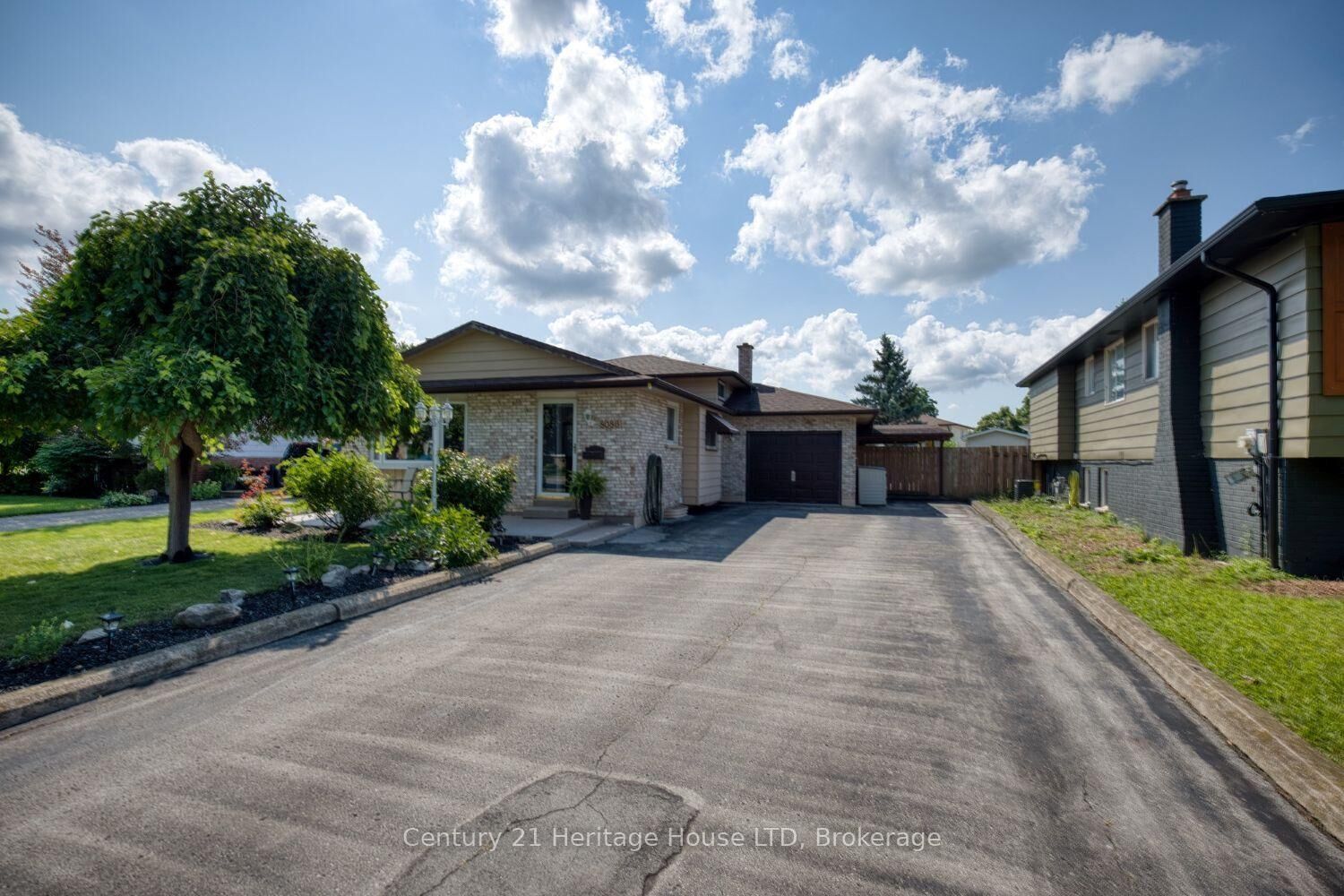 Property Photo:  8086 Paddock Trail Drive  ON L2H 1X3 