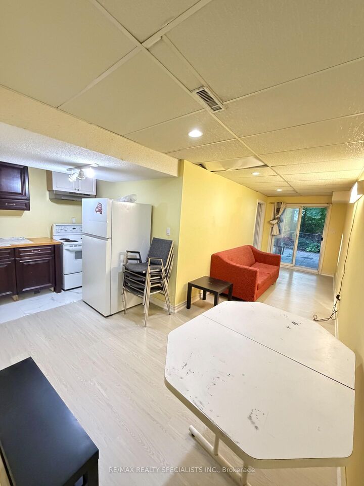 Property Photo: 5431 Tree Crest Court Lower ON L5R 3Z8