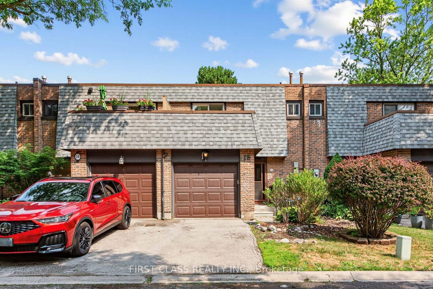 Property Photo:  16 Woodglen Way 8  ON L3R 3A8 