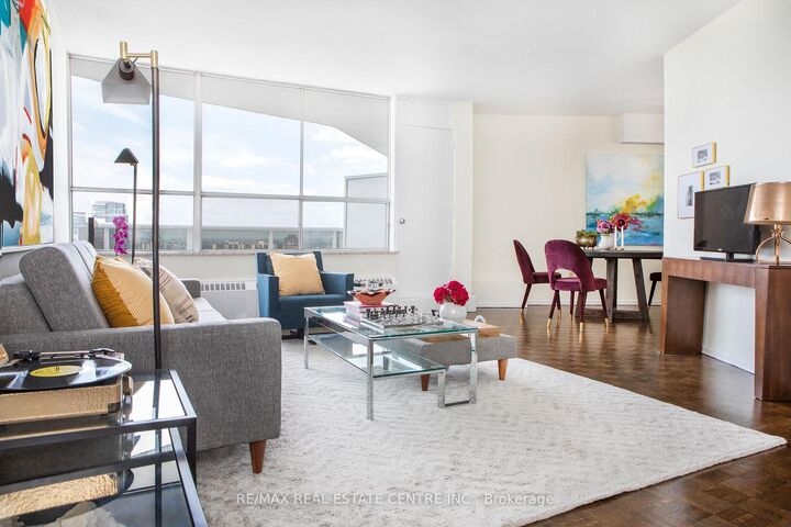 Property Photo:  150 Graydon Hall Drive 1812  ON M3A 3B3 