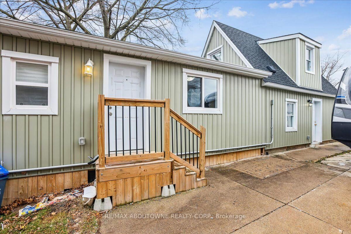 Property Photo:  19 Bailey Street  ON L2S 1J3 