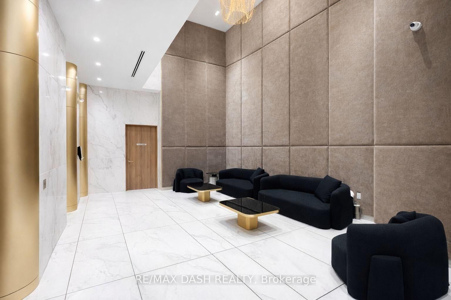 Property Photo:  634 Church Street 4010  ON M4Y 0G9 