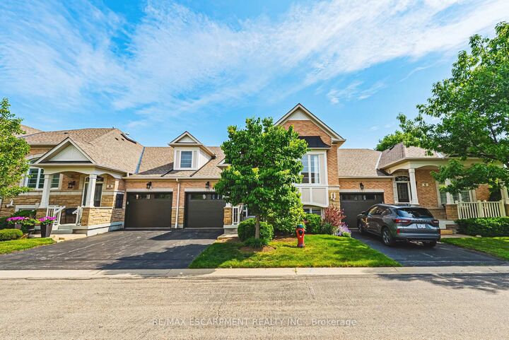Property Photo: 4220 Sarazen Drive 7 ON L7M 5C6