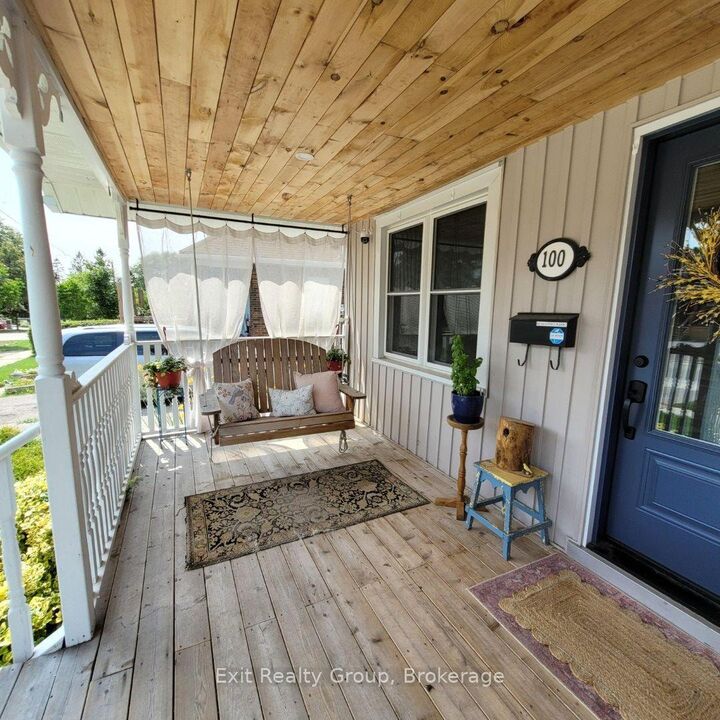 Property Photo:  100 Arlington Avenue  ON L1G 2N6 
