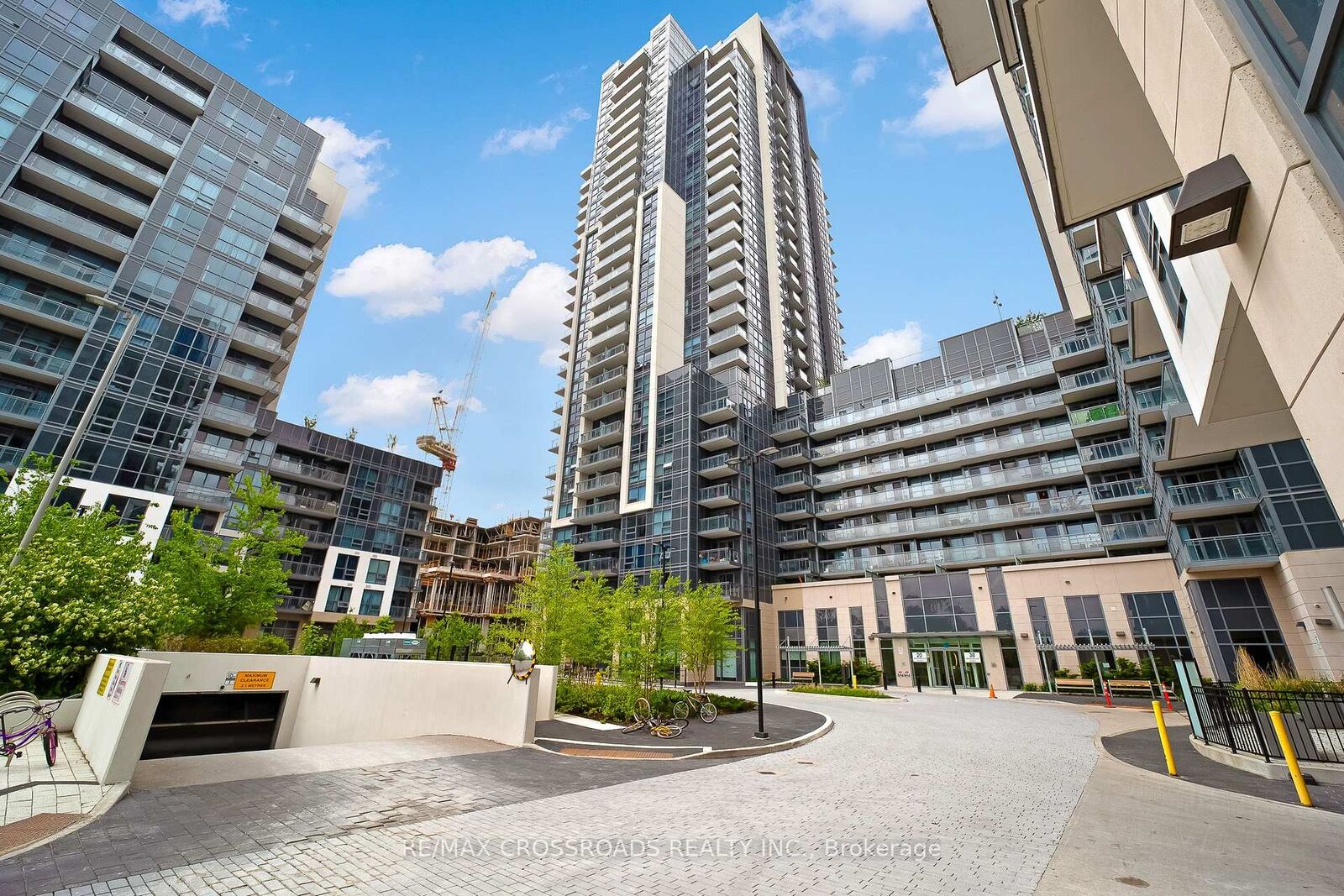 Property Photo:  20 Meadowglen Place 633  ON M1G 0A9 
