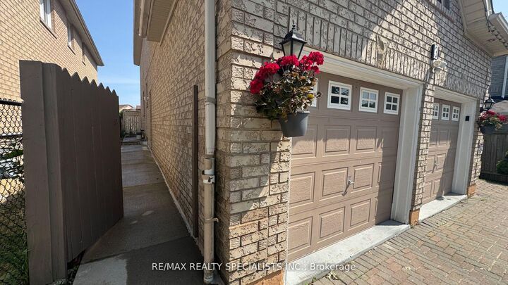 Property Photo: 3 Lennon Trail Lower 2-B ON L6Y 5P9