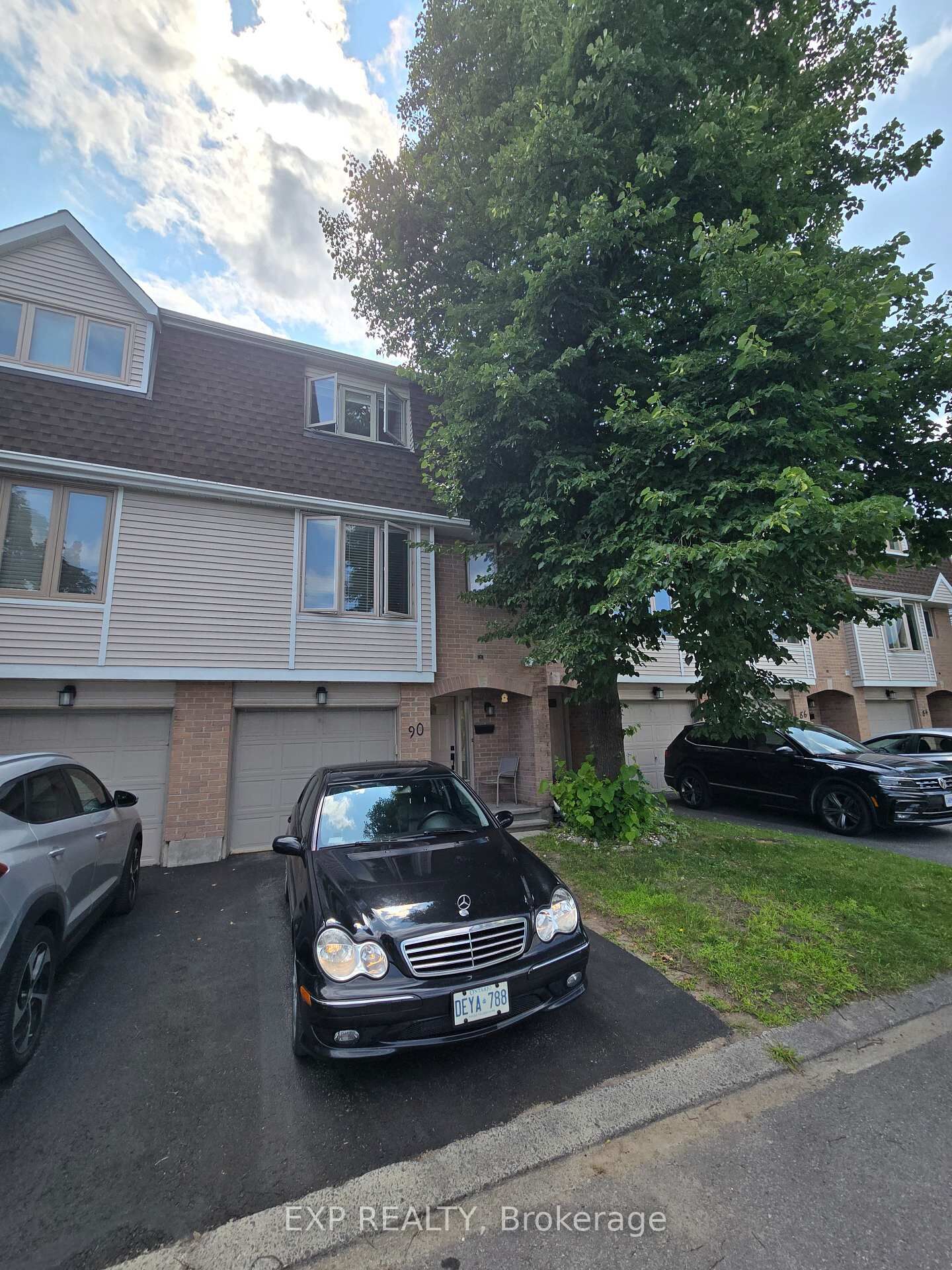 Property Photo:  90 Lightfoot Place 75  ON K2L 3L8 