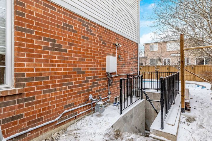 Property Photo:  1603 Hume Way Bsmt  ON L9T 6A4 