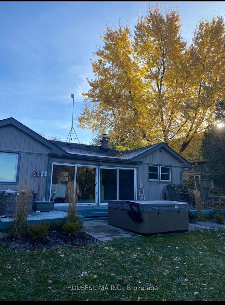 Property Photo:  21063 Riverview Drive  ON N0M 2P0 