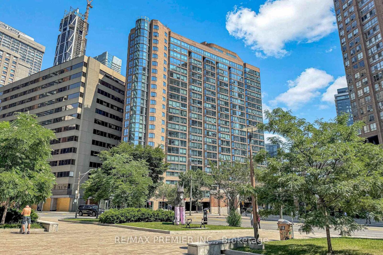 Property Photo:  1055 Bay Street 1804  ON M5S 3A3 