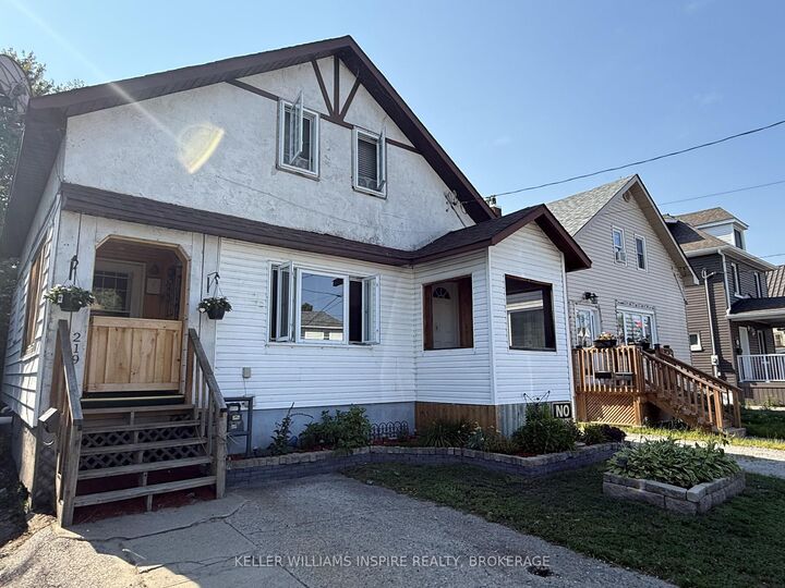 219 King Street W — photo 1