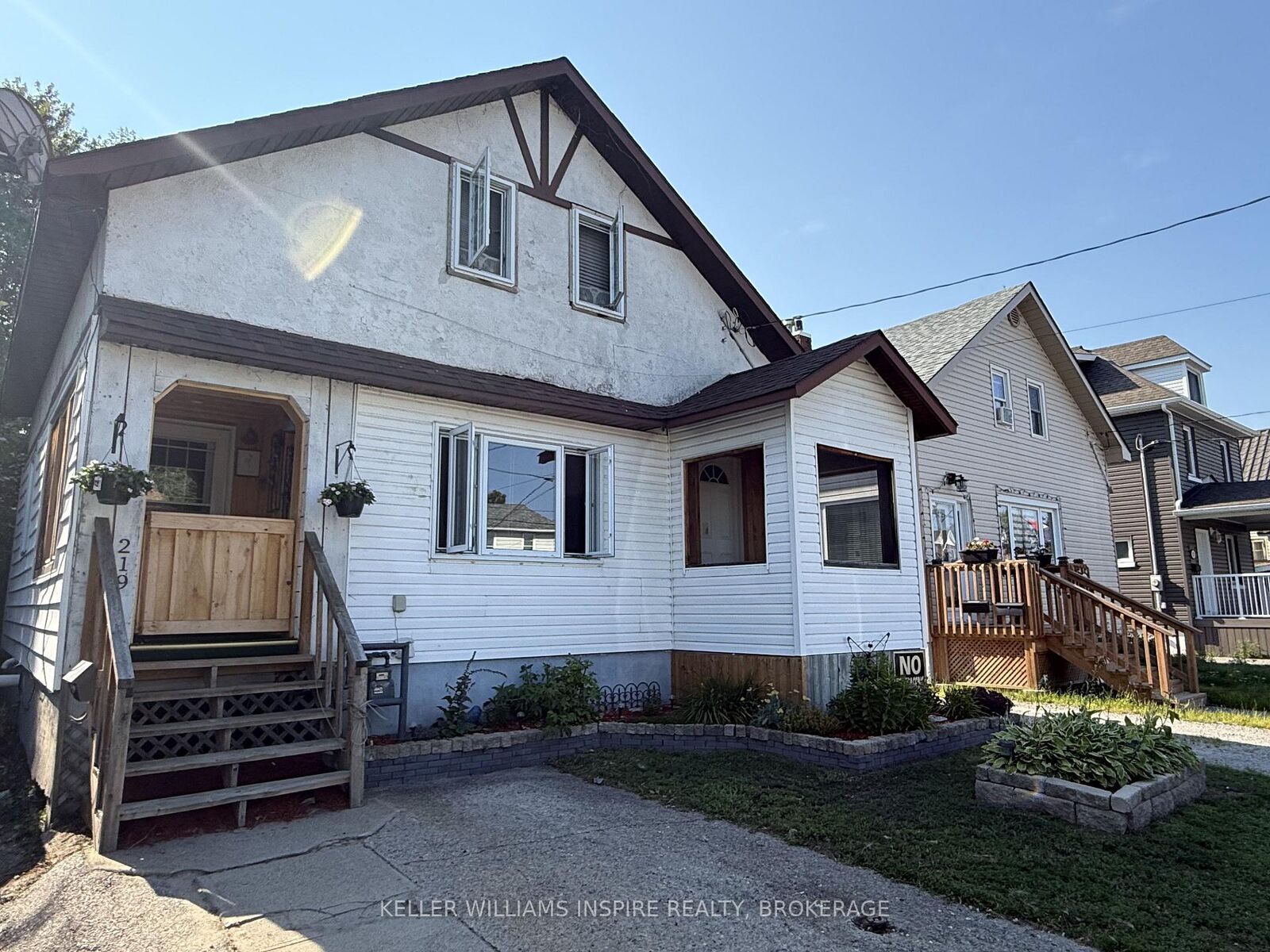 Property Photo: 219 King Street W ON P1B 5Z9