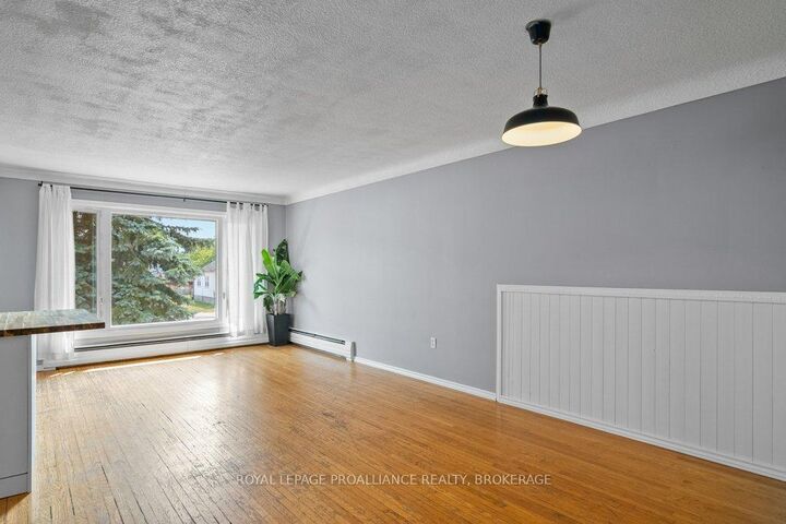 Property Photo:  590 Macdonnell Street  ON K7K 4X1 