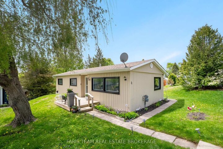 Property Photo: 21 Hawthorne Drive ON L9S 1P7