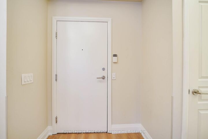 Property Photo:  1 Hurontario Street 308  ON L5G 0A3 