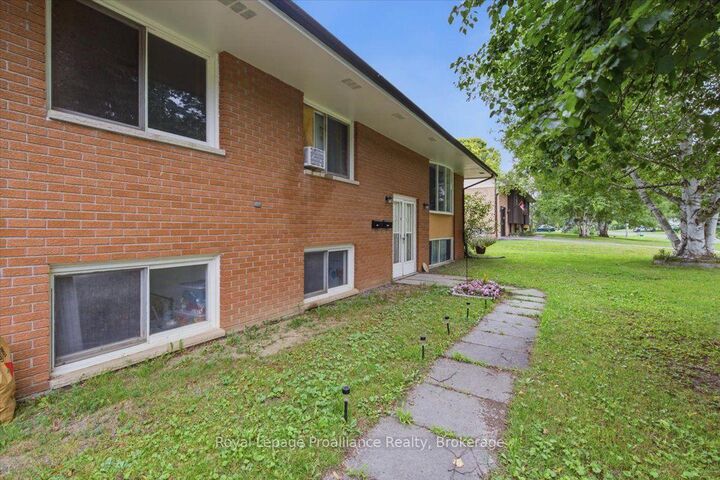 Property Photo: 270 Colonial Road ON K8R 1B9