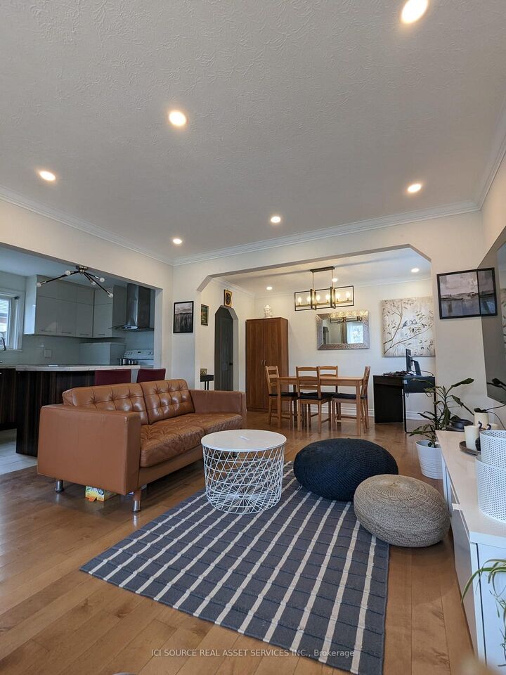 Property Photo:  85 Ranstone Gardens Main  ON M1K 2T9 
